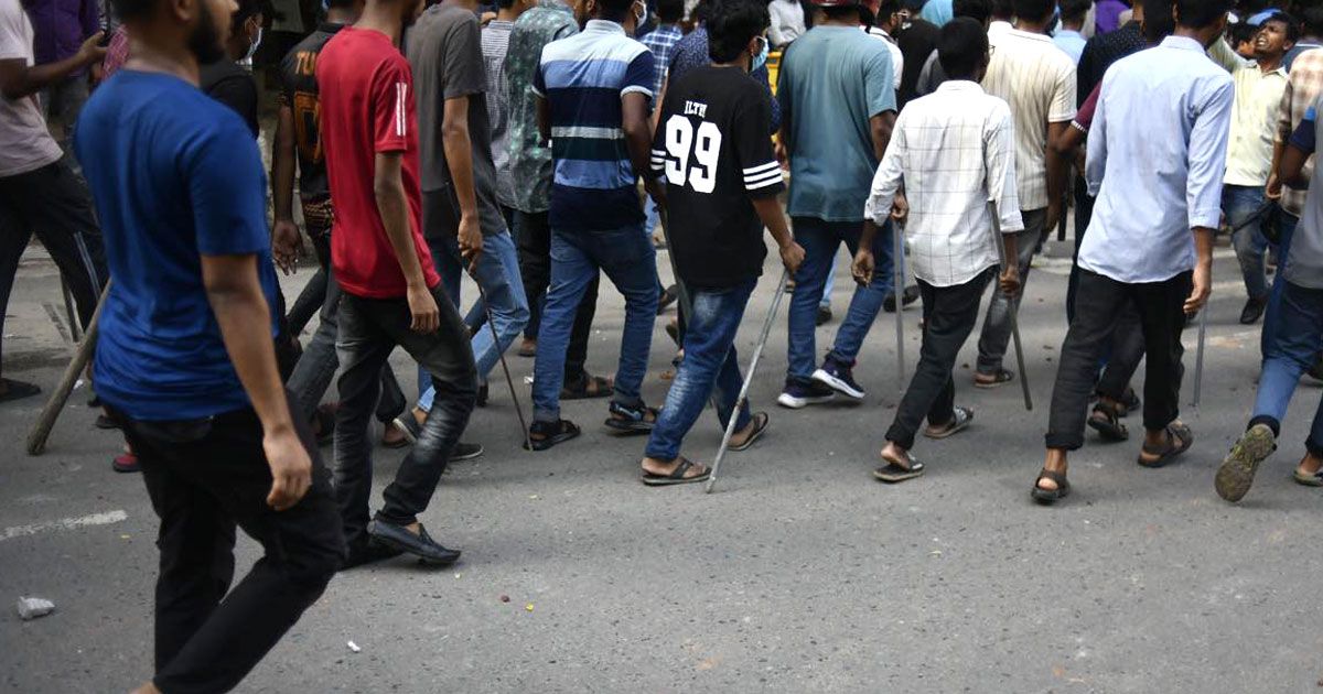 ঢাবিতে আন্দোলনকারী শিক্ষার্থীদের ওপর ছাত্রলীগের হামলা, আহত ২০০