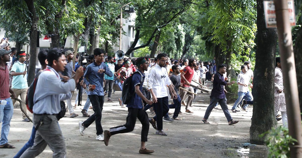 ঢাবিতে ছাত্রলীগ-শিক্ষার্থী ধাওয়া-পাল্টাধাওয়া দেড় ঘণ্টা পর নিয়ন্ত্রণে