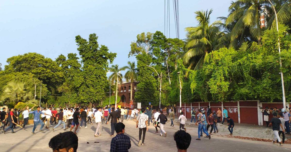 ঢাবিতে-আন্দোলনকারী-শিক্ষার্থীদের-ওপর-ছাত্রলীগের-হামলা-আহত-২০০