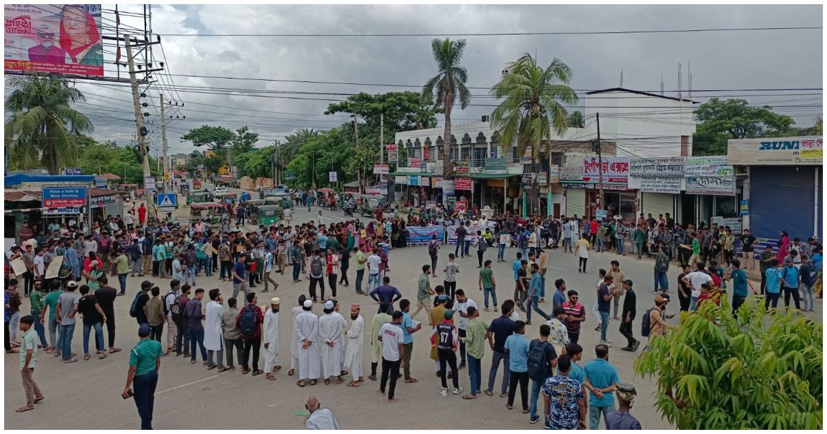 খুলনা-যশোর-মহাসড়ক-অবরোধ-কোটা-আন্দোলনকারীদের