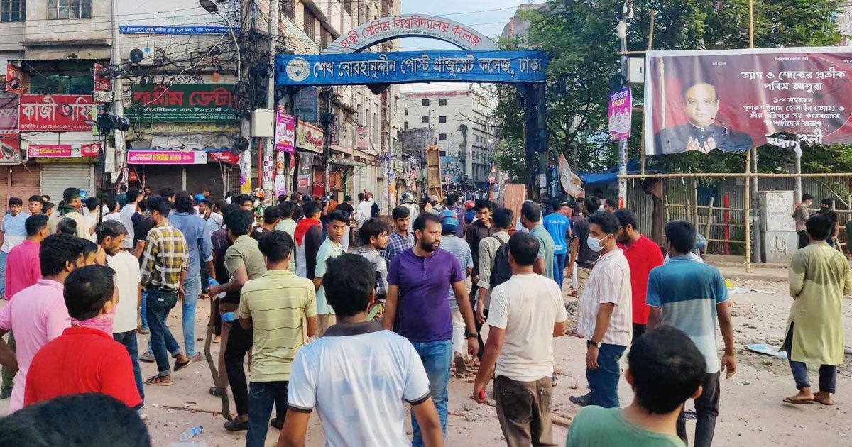 চানখাঁরপুলে সংঘর্ষ, তিন শিক্ষার্থী গুলিবিদ্ধ