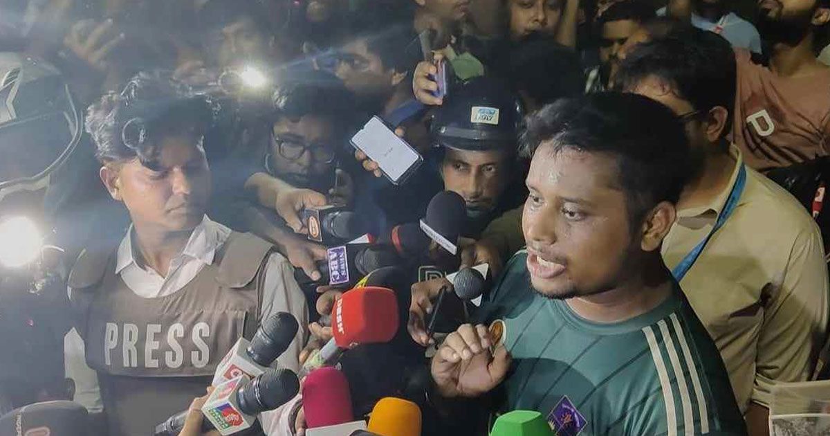 আবাসে ফিরেছেন শিক্ষার্থীরা, পরবর্তী কর্মসূচি ঘোষণা রাতে