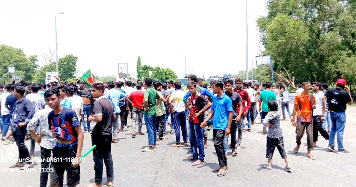 বঙ্গবন্ধু সেতু মহাসড়কে শিক্ষার্থীরা, উত্তরবঙ্গের প্রবেশপথ বন্ধ