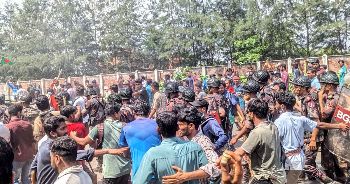 ববি-শিক্ষার্থীদের-প্রতিবাদের-মুখে-মহাসড়ক-ছাড়ল-আইন-শৃঙ্খলা-বাহিনী