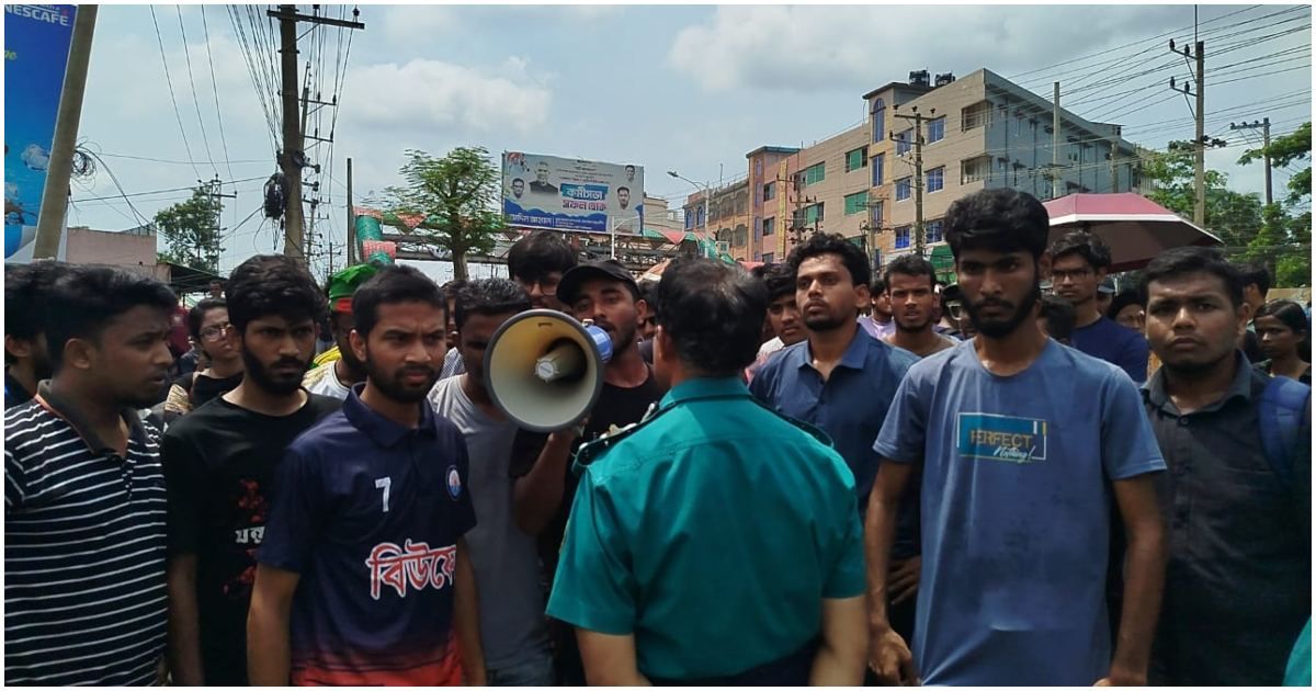 সিলেট-সুনামগঞ্জ-সড়ক-অবরোধ-করে-বিক্ষোভ-শাবি-শিক্ষার্থীদের