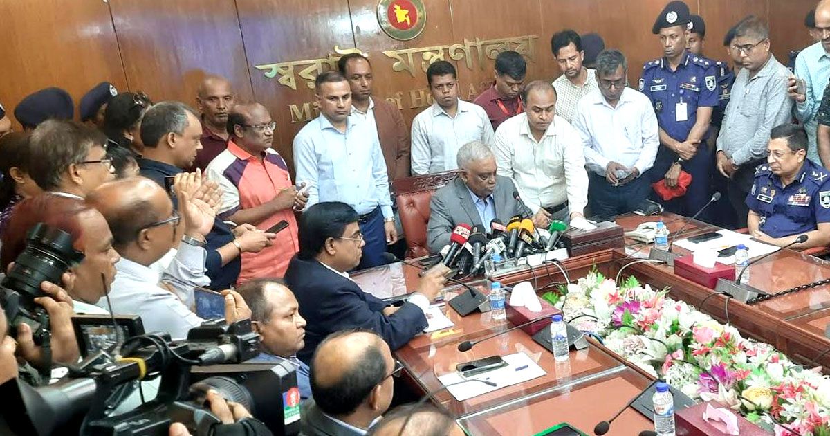 তিন-চারদিনের-মধ্যে-সবকিছু-নিয়ন্ত্রণে-চলে-আসবে-স্বরাষ্ট্রমন্ত্রী