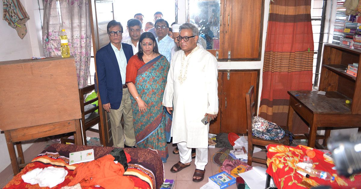 ঢাবি ক্যাম্পাসের ঘটনাক্রম নিয়ে যা বললেন উপাচার্য