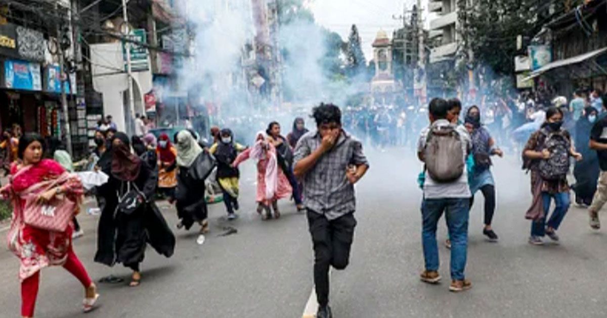 চট্টগ্রামে-পুলিশ-ও-শিক্ষার্থীদের-মধ্যে-সংঘর্ষ-আটক-৩