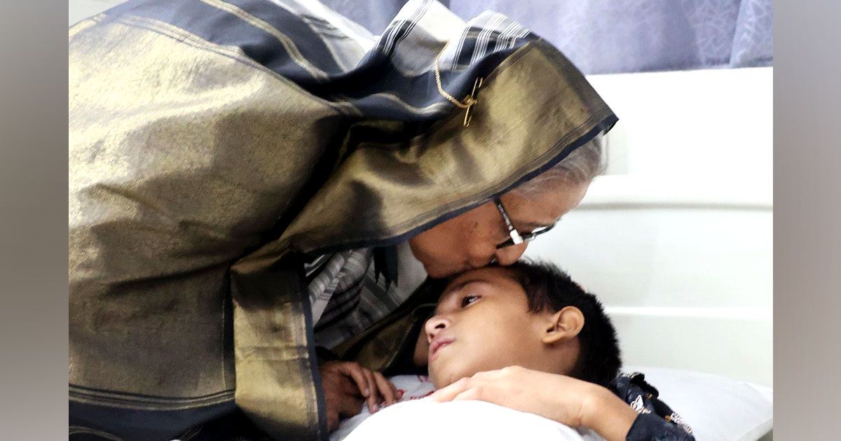 সহিংসতায়-আহতদের-দেখতে-সোহরাওয়ার্দী-হাসপাতালে-প্রধানমন্ত্রী