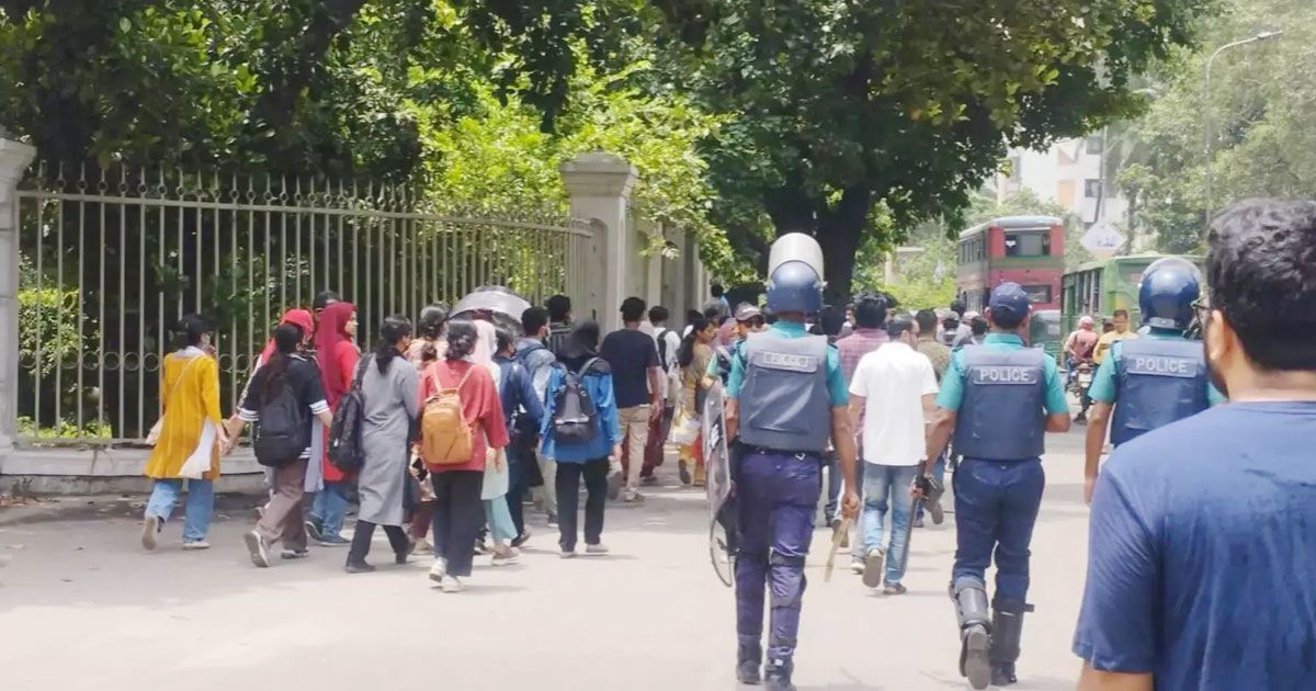 সুপ্রিম-কোর্ট-অভিমুখে-শিক্ষক-শিক্ষার্থীরা-পুলিশের-সঙ্গে-ধস্তাধস্তি