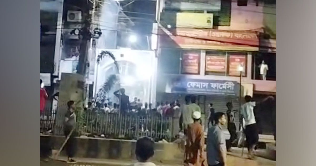 চট্টগ্রাম-সিটি-মেয়রের-বাসভবনে-হামলা-সংঘর্ষ-গুলিবিদ্ধ-১