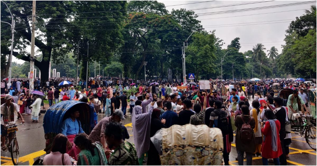 শহীদ-মিনারে-জড়ো-হয়েছেন-আন্দোলনকারীরা