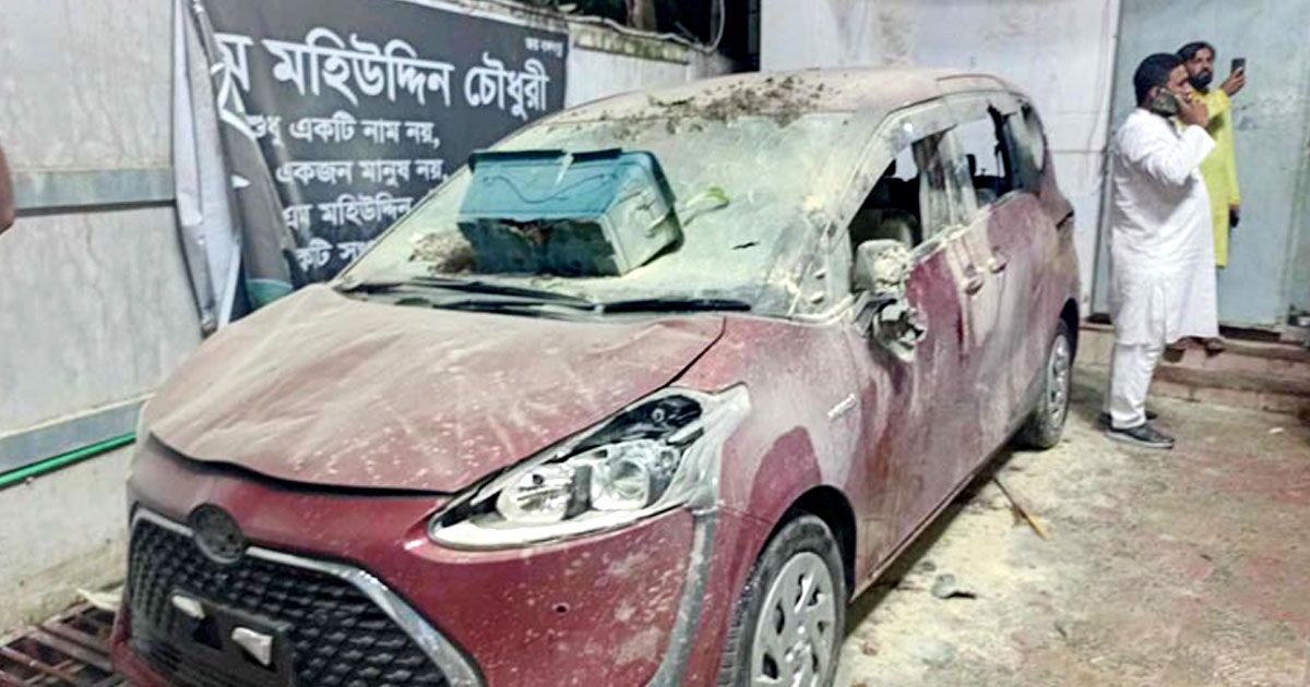 চট্টগ্রামে-শিক্ষামন্ত্রীর-বাসভবনে-হামলা-এমপির-অফিসে-আগুন