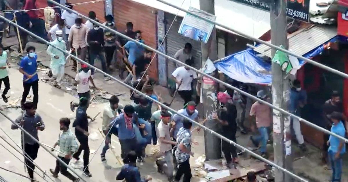 পাবনায় গুলিতে তিন শিক্ষার্থী নিহত, 
গুলিবিদ্ধসহ আহত ৩২
