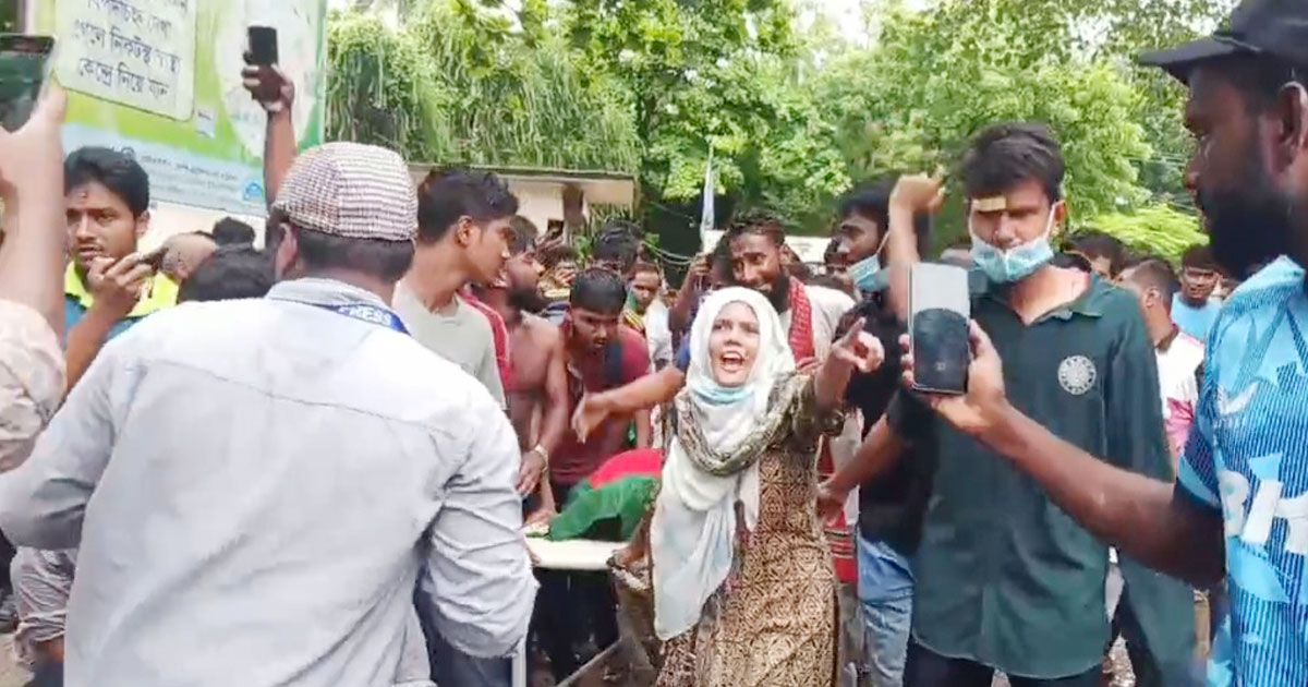 পাবনায় গুলিতে তিন শিক্ষার্থী নিহত, 
গুলিবিদ্ধসহ আহত ৩২