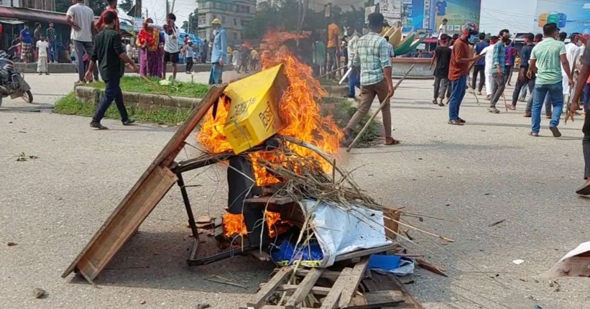 শেরপুরে-মিছিলের-ওপর-ম্যাজিস্ট্রেট-ও-পুলিশের-গাড়ি-নিহত-২