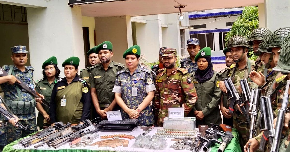 নোয়াখালীতে-থানা-থেকে-লুণ্ঠিত-বিপুল-অস্ত্র-ও-গোলাবারুদ-উদ্ধার