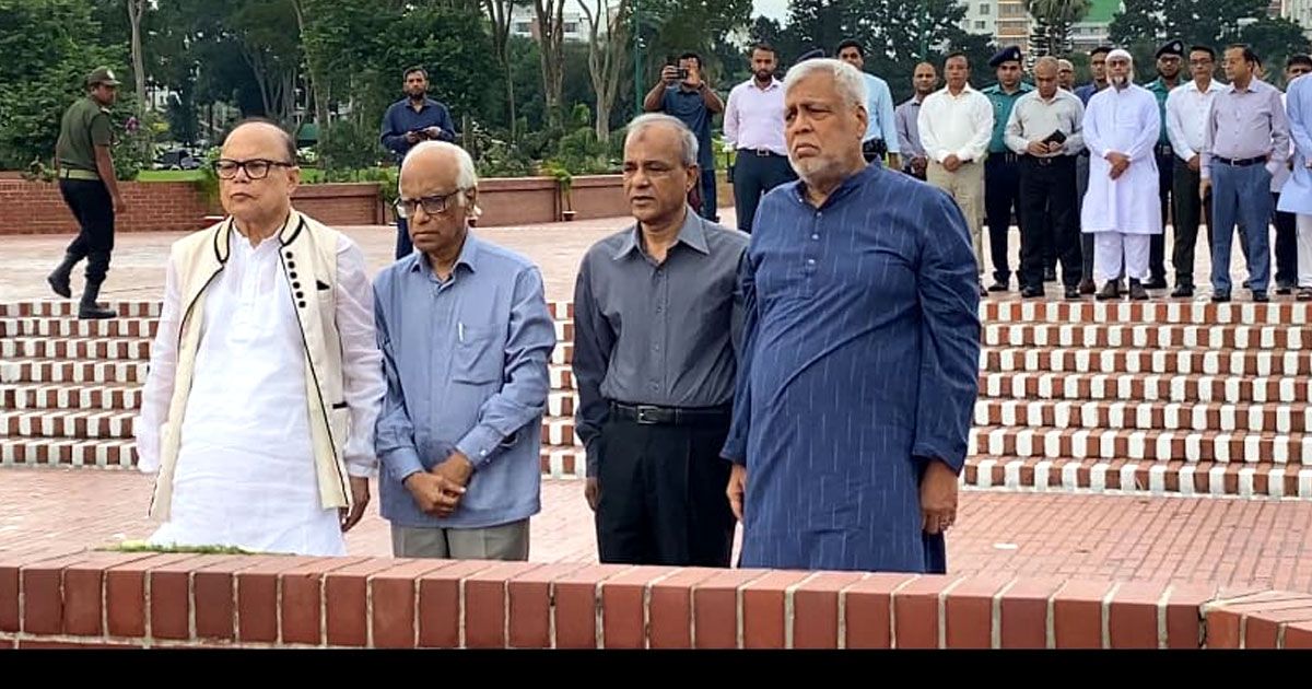 জাতীয় স্মৃতিসৌধে বীর শহীদদের প্রতি চার উপদেষ্টার শ্রদ্ধা 