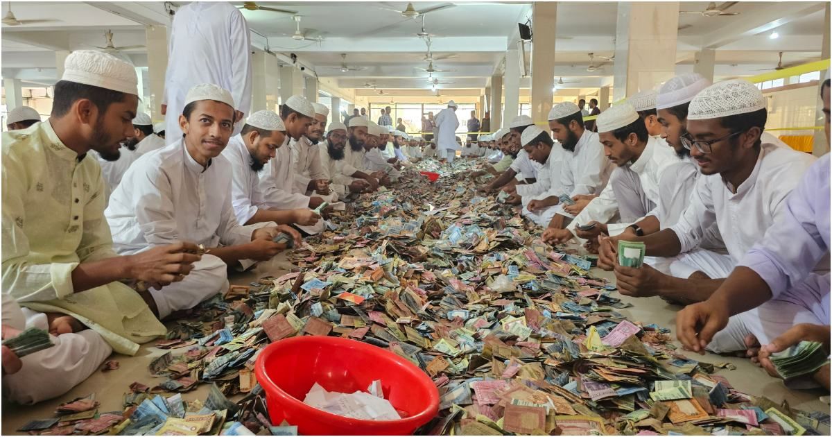 পাগলা মসজিদের দানবাক্সে এবার ২৮ বস্তা টাকা