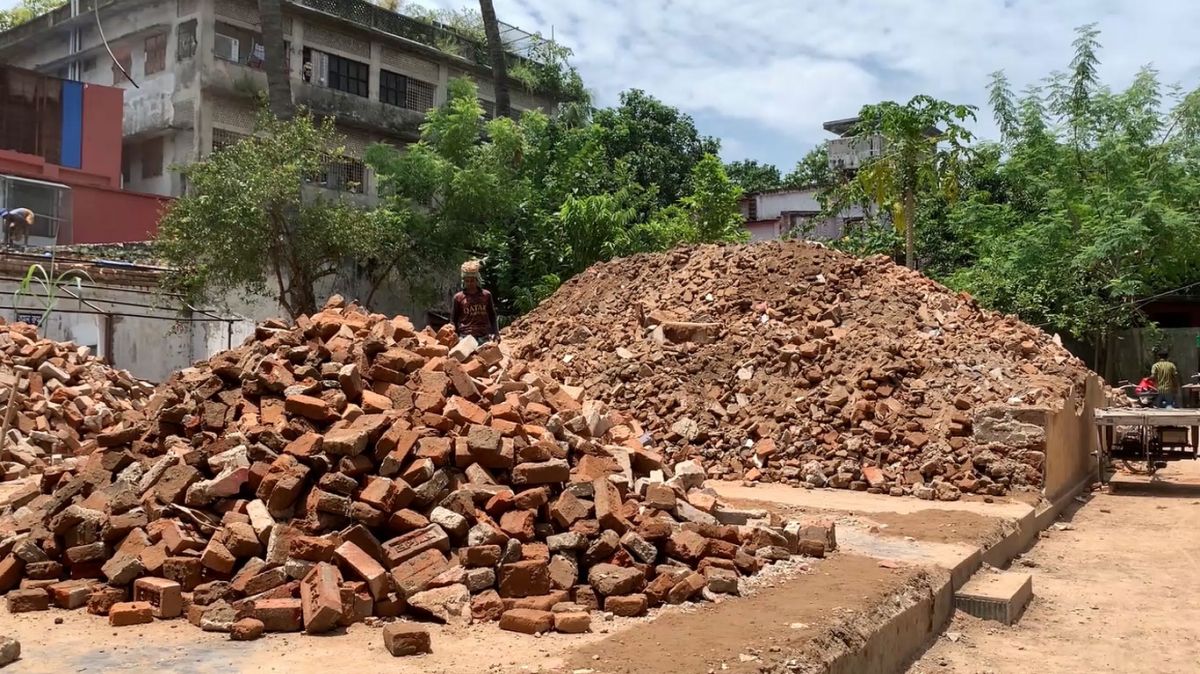 রাজশাহীতে দখল আতঙ্ক, রক্ষা পায়নি ঋত্বিক ঘটকের পৈতৃক বাড়িও