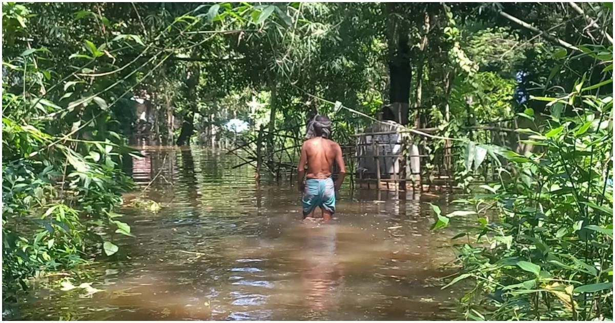চাঁদপুরের-লক্ষাধিক-বাসিন্দা-পানিবন্দি-বিশুদ্ধ-পানি-খাবারের-তীব্র-সংকট