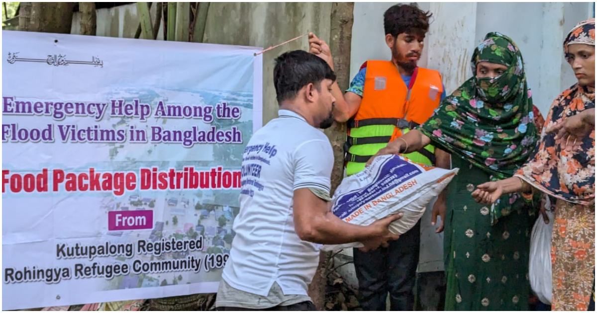 বন্যায়-ক্ষতিগ্রস্তদের-পাশে-রোহিঙ্গারা
