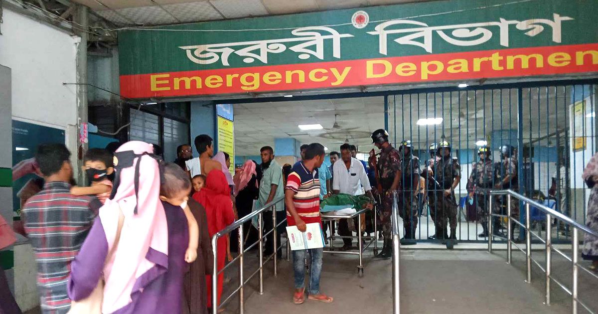 ঢামেকে বহির্বিভাগ বন্ধ থাকায় জরুরি বিভাগে রোগীর চাপ
