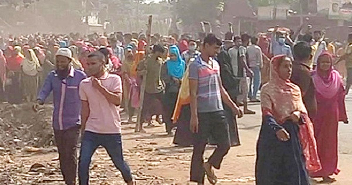 আশুলিয়ায় তিন কারখানায় লুটপাট, ৫০টিতে ছুটি ঘোষণা