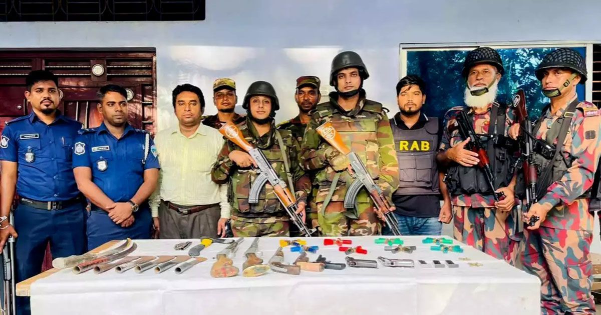 যৌথ বাহিনীর অভিযানে ১০ দিনে ১৪৪ অস্ত্র উদ্ধার, গ্রেপ্তার ৬৪