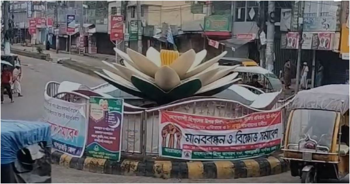 সড়ক-অবরোধ-খাগড়াছড়ি-ছেড়ে-যায়নি-দূরপাল্লার-গাড়ি
