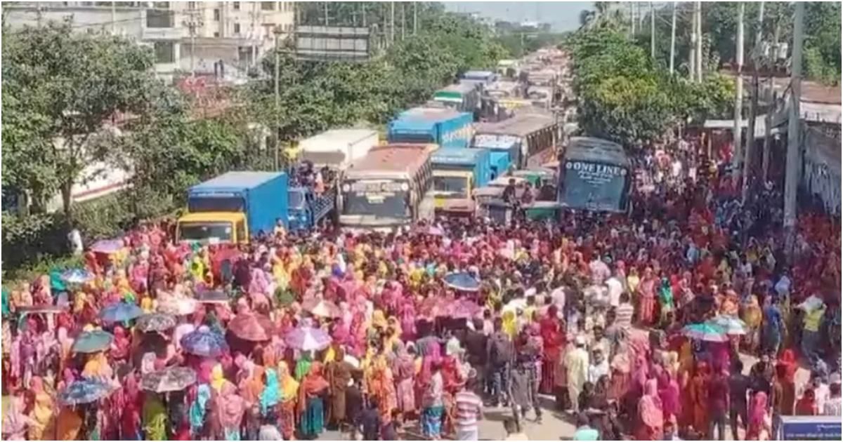গাজীপুরে-শ্রমিক-বিক্ষোভ-ঢাকা-ময়মনসিংহ-মহাসড়ক-অবরোধ