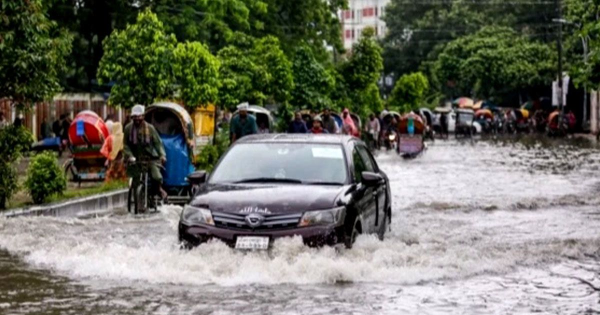 টানা বৃষ্টিতে রাজধানীর জনজীবনে ছন্দপতন