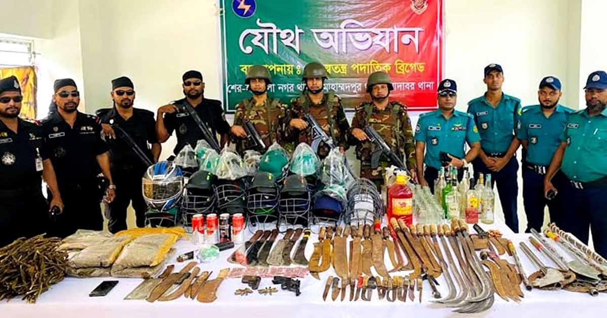 জেনেভা-ক্যাম্প-থেকে-বিপুল-অস্ত্র-ও-মাদক-উদ্ধার-গ্রেপ্তার-৩৫