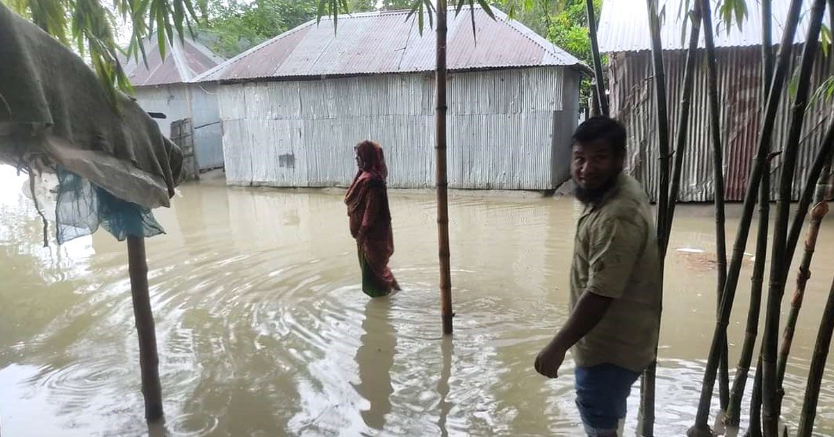 তিস্তা বিপৎসীমার নিচে, বসতবাড়ি থেকে নামছে পানি