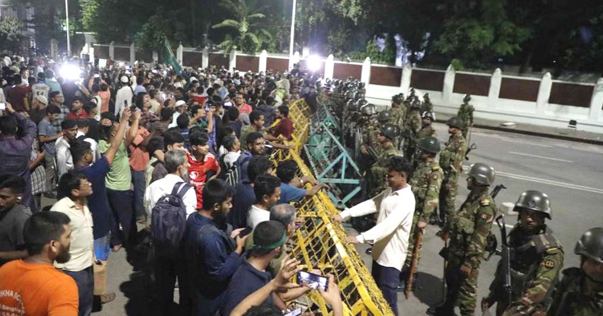 ব্যারিকেড ভেঙে বঙ্গভবনে ঢোকার চেষ্টা, গুলিবিদ্ধসহ আহত ৩