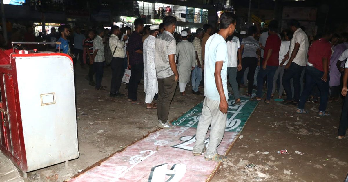 খুলনায় জাতীয় পার্টির অফিসে ভাঙচুর, অগ্নিসংযোগ