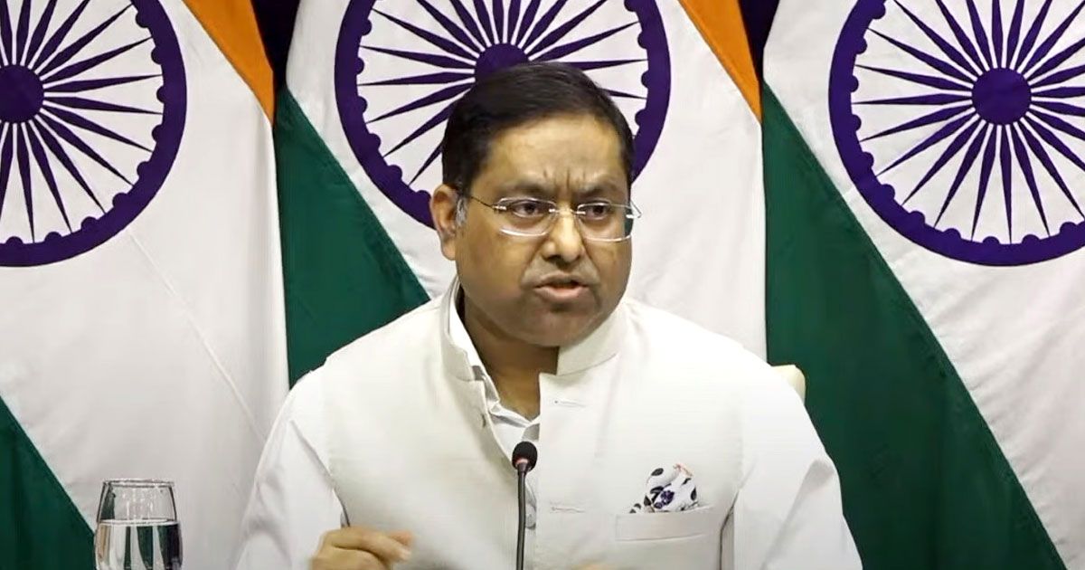 শেখ-হাসিনাকে-বাংলাদেশের-সাবেক-প্রধানমন্ত্রী-মনে-করে-দিল্লি