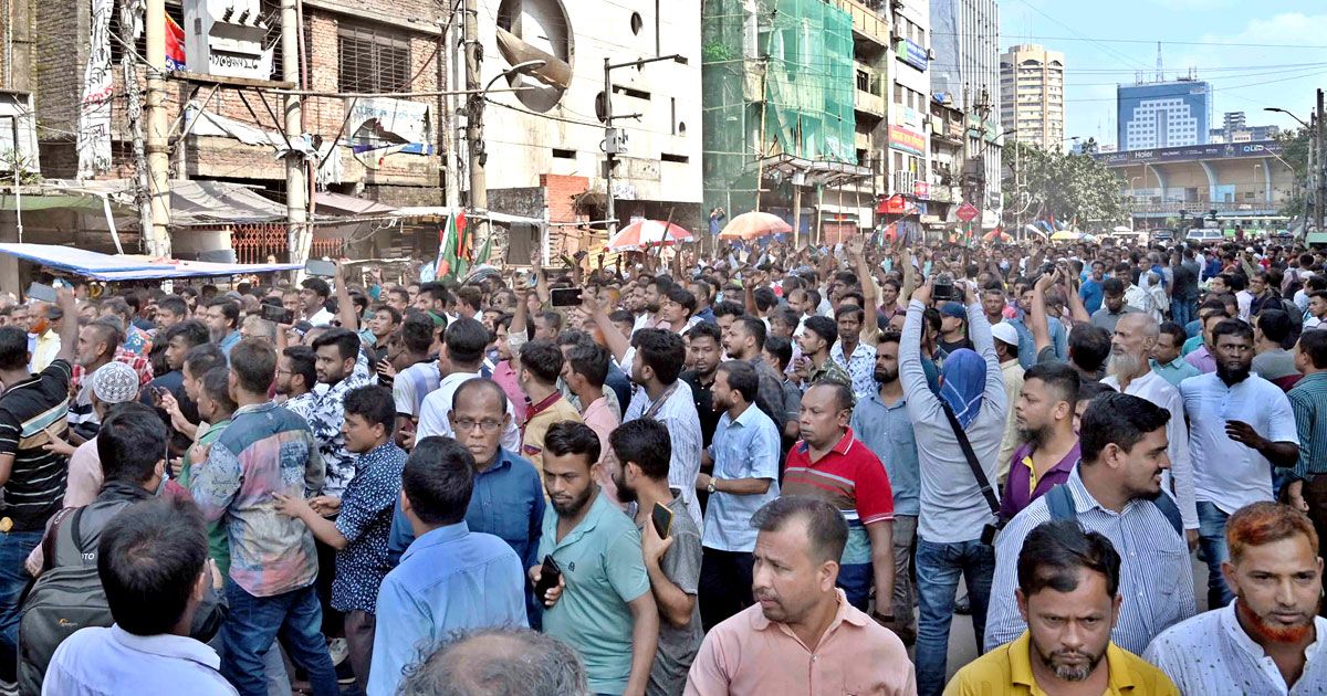 আওয়ামী লীগ মিছিল বের করতেই ধাওয়া, মারধর