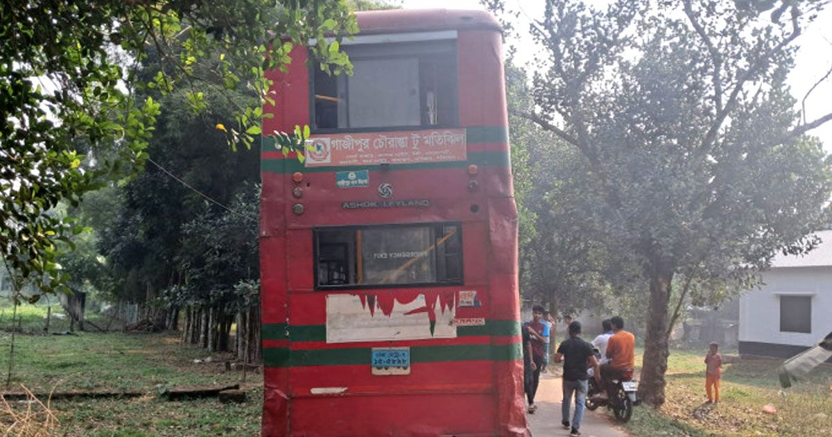 পিকনিকের বাস বিদ্যুতায়িত হয়ে আইইউটি’র ৩ শিক্ষার্থীর মৃত্যু