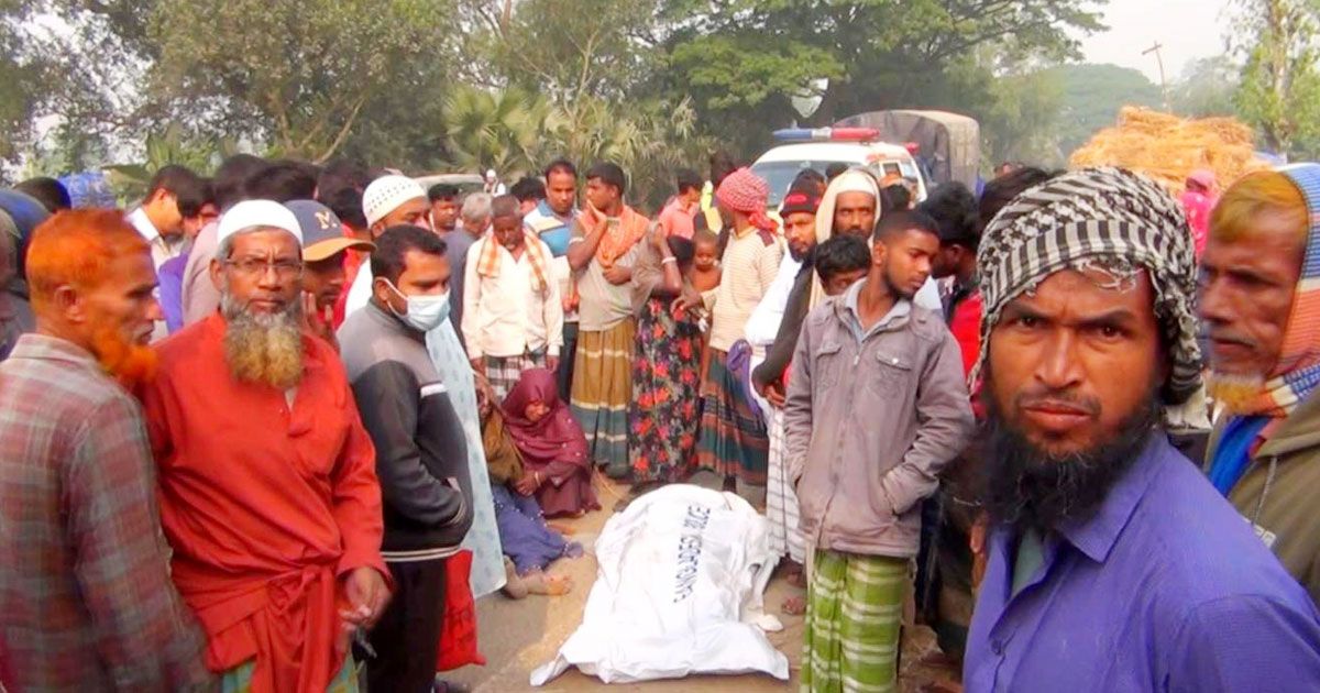 উল্লাপাড়ায় বাসচাপায় মোটরসাইকেল আরোহী দুই বন্ধু নিহত