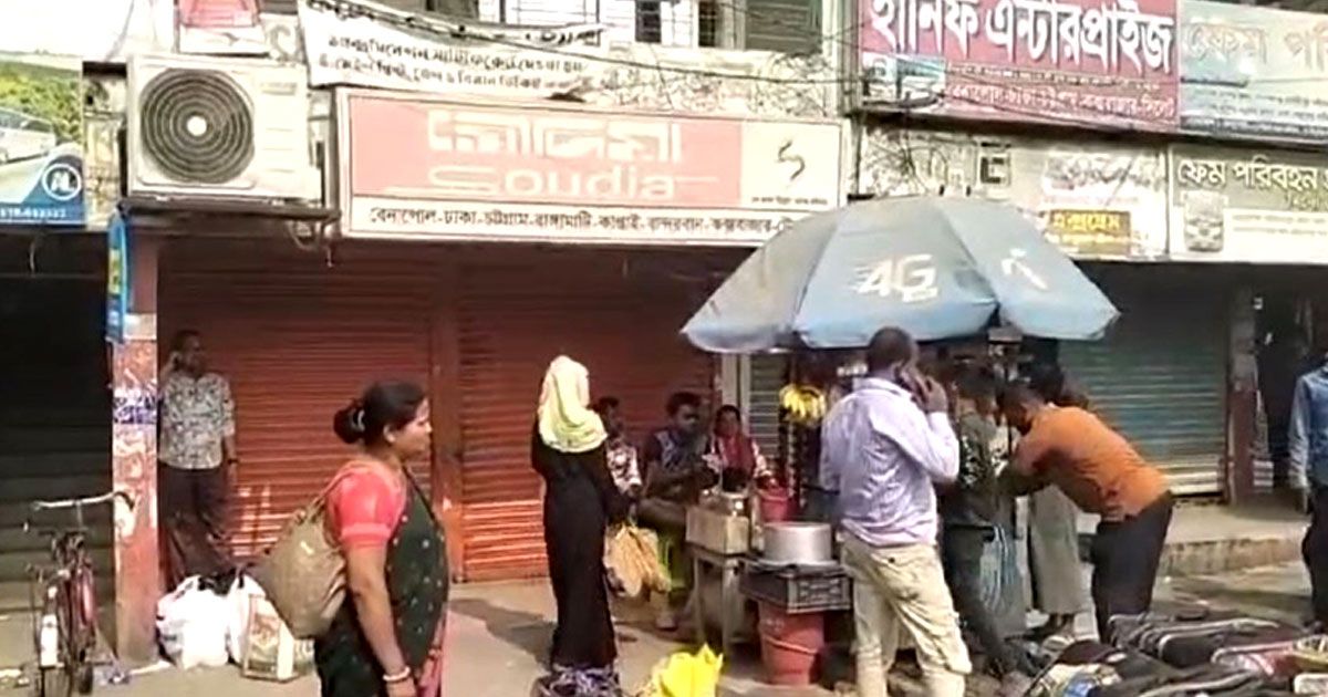 বেনাপোল থেকে চতুর্থ দিনের মতো দূরপাল্লার বাস বন্ধ, যাত্রী ভোগান্তি
