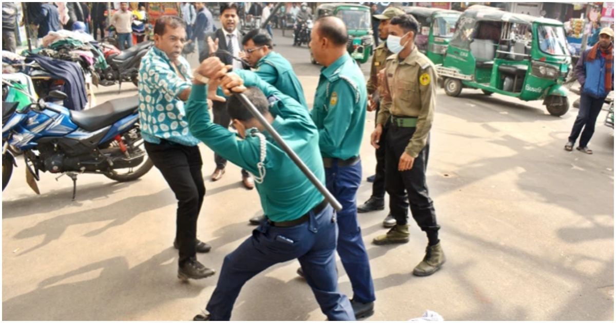 বলপ্রয়োগ-পুলিশ-সদস্যদের-শাস্তির-দাবি-৭১৫-মানুষের