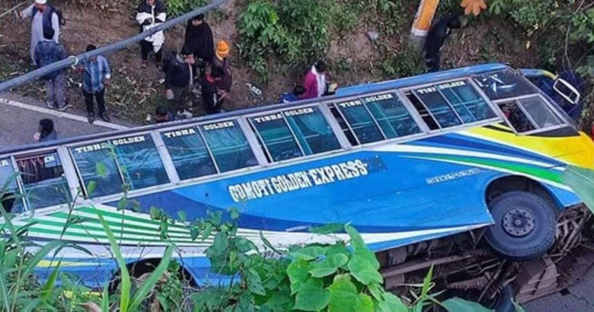 খাগড়াছড়িতে-পর্যটকবাহী-বাস-উল্টে-২০-জন-আহত