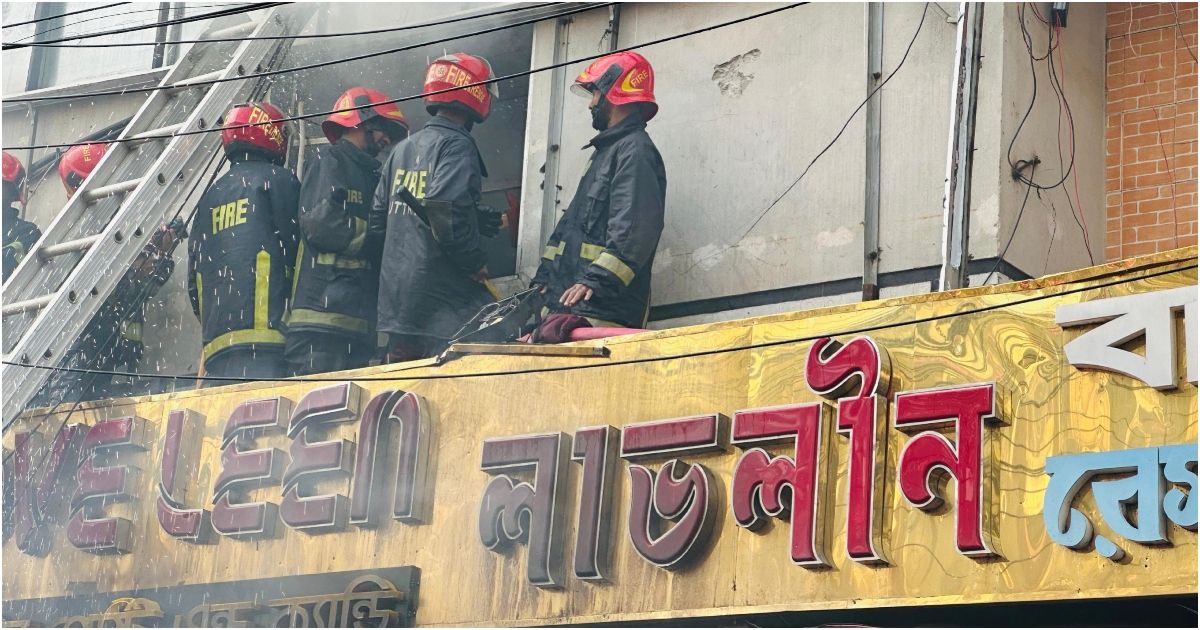 উত্তরায়-রেস্তোরাঁর-আগুন-নিয়ন্ত্রণে-সাতজনকে-জীবিত-উদ্ধার 
