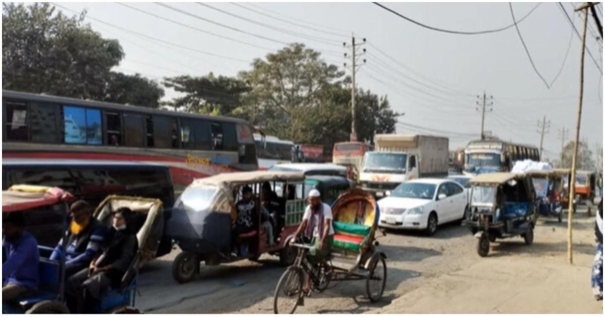 ঢাকা-নারায়ণগঞ্জ সড়ক: উন্নয়নকাজ আটকে যাওয়ায় ভোগান্তি