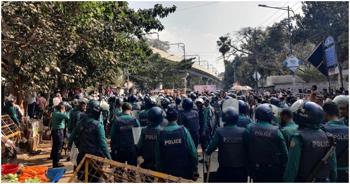 শাহবাগ-অবরোধ-সুপারিশপ্রাপ্ত-শিক্ষকদের-জলকামান-ও-লাঠিচার্জ-পুলিশের