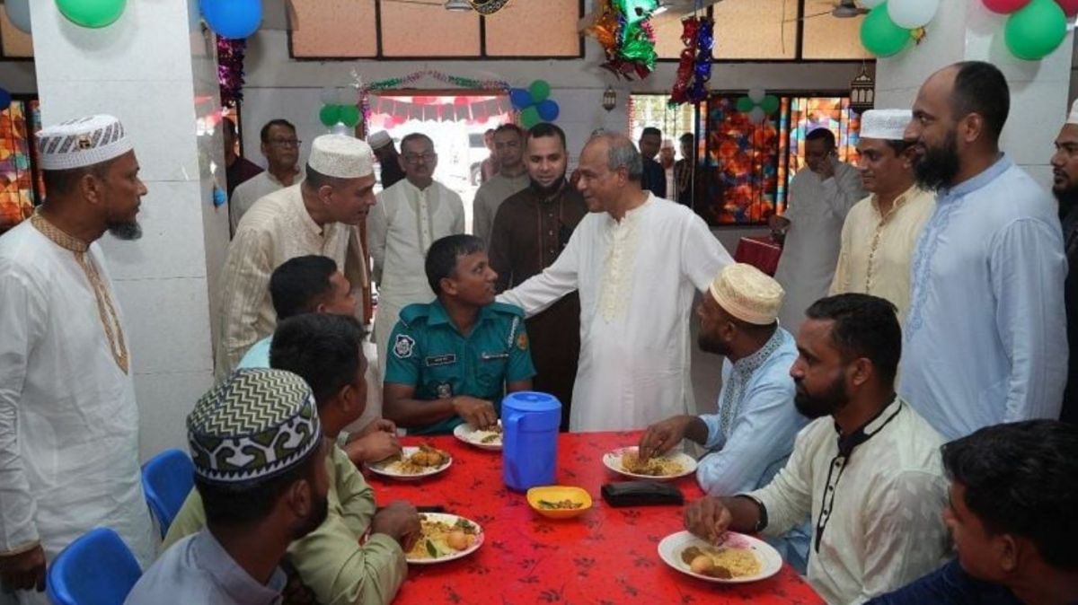 স্বরাষ্ট্র উপদেষ্টার রাজারবাগ পুলিশ লাইন্স পরিদর্শন