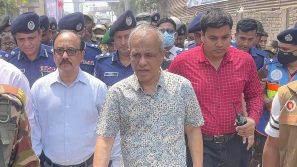 হিন্দু-মুসলিম কোনো ভেদাভেদ নেই, আমরা সবাই বাংলাদেশি: স্বরাষ্ট্র উপদেষ্টা