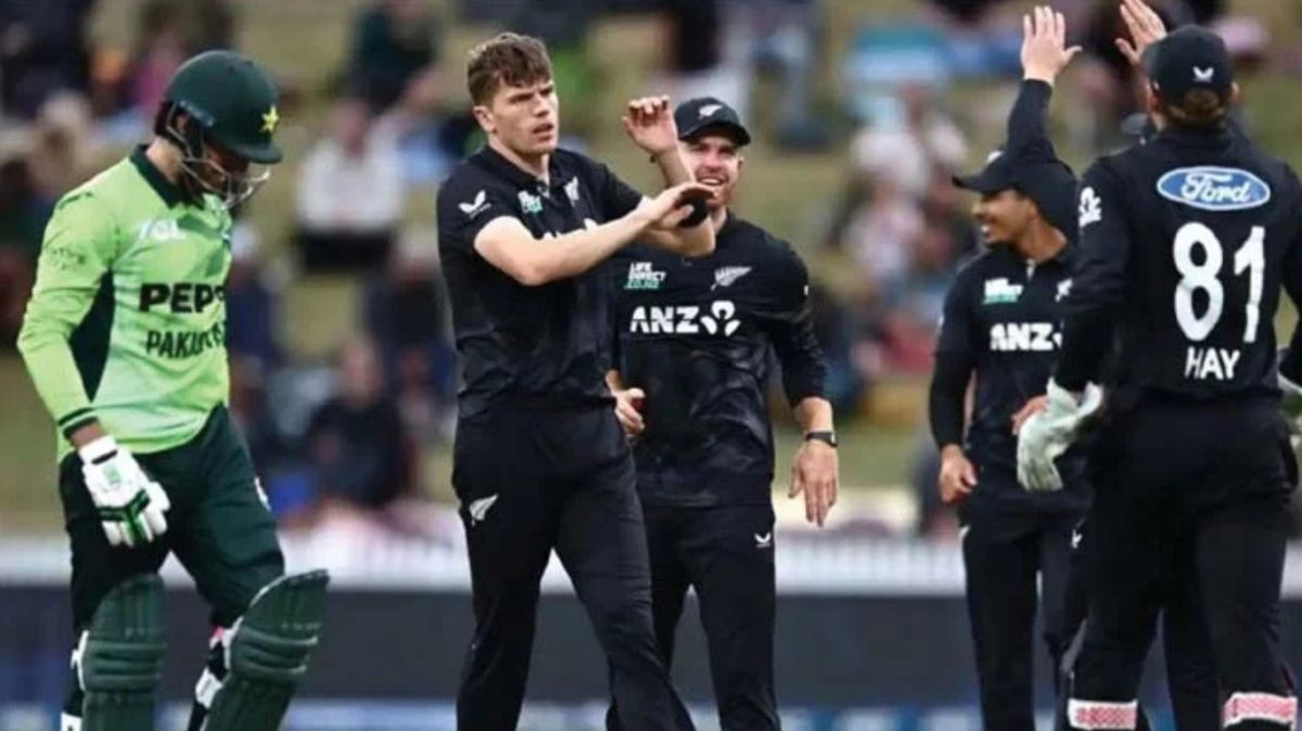 পাকিস্তানকে হোয়াইটওয়াশের লজ্জা দিয়েই ছাড়ল কিউইরা