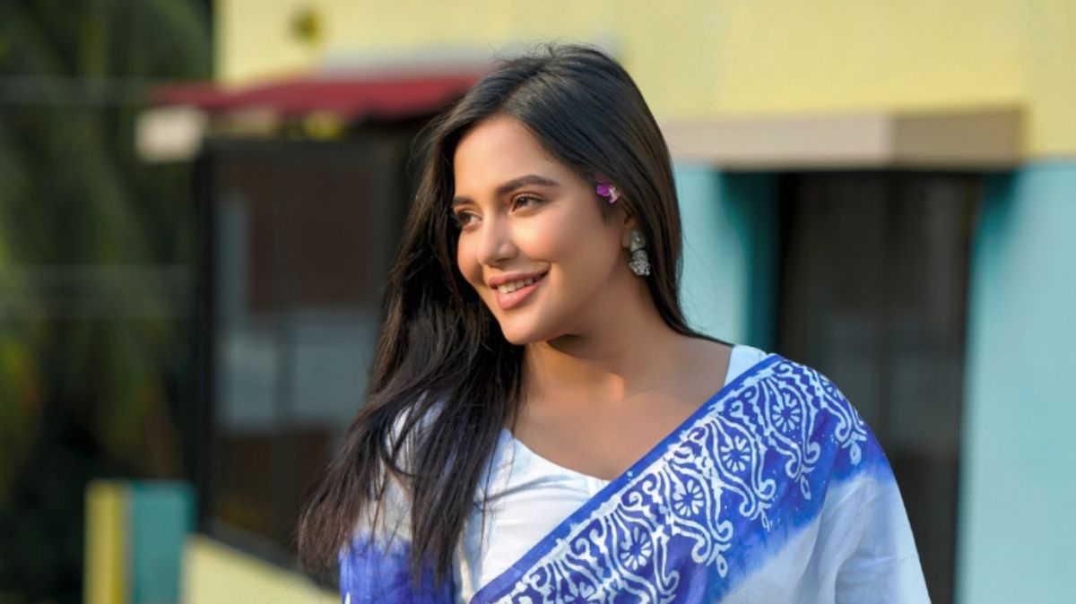 সমালোচনার জবাব দিলেন সামিরা মাহি